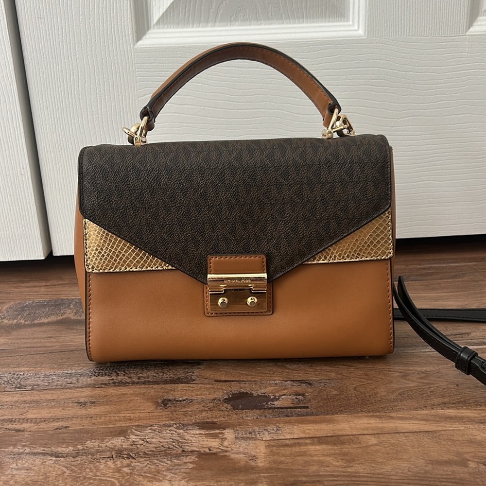 • Michael Kors Brown Purse